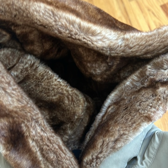 MARMOT Faux Fur Lined Hooded Softshell Olive Green Vest, Size Small - Picture 11 of 12